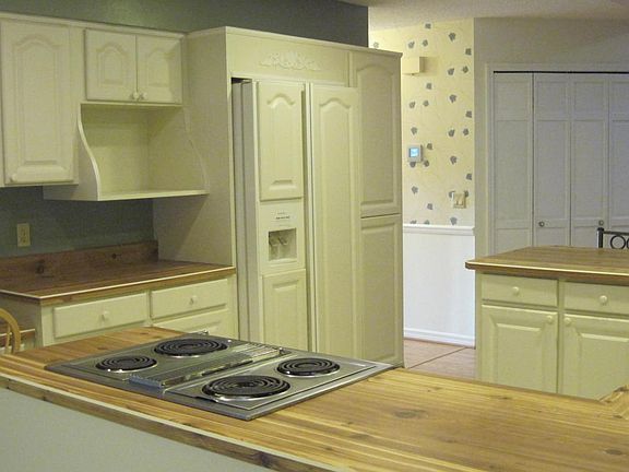 4th image of 24 Sycamore Cir
