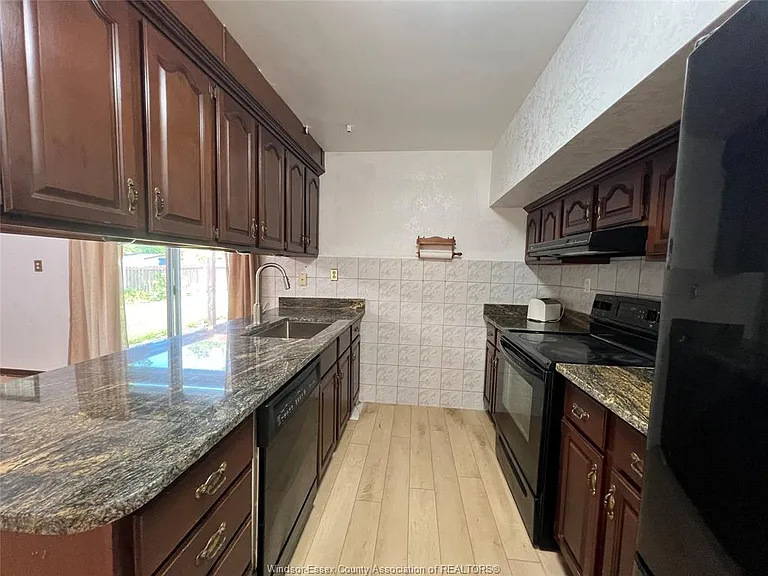 3052 Lauzon Rd #FRONT — Photo 9