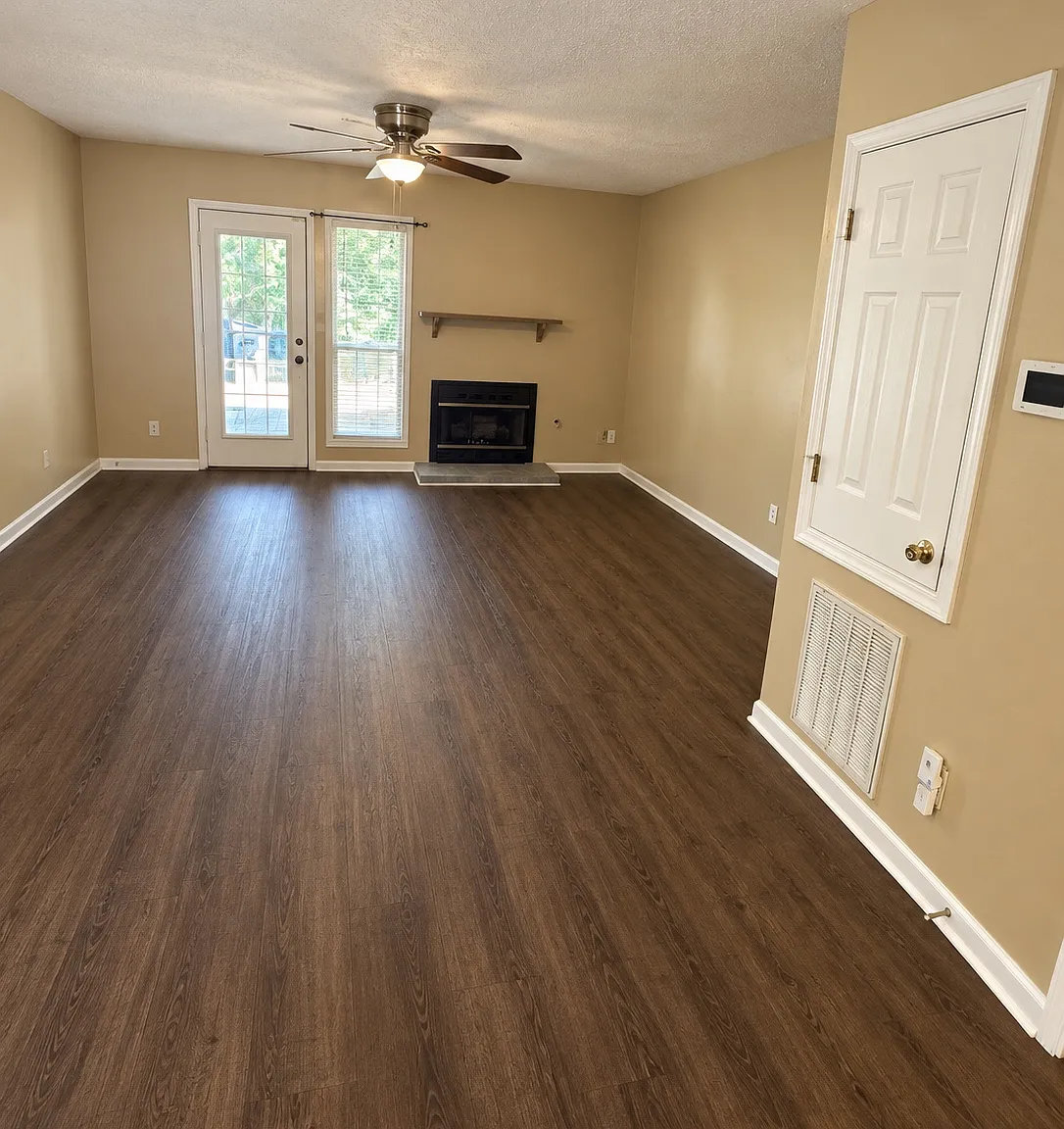 2 bed, 1.5 bath, 1275 sqft, $1,325 — Photo 3