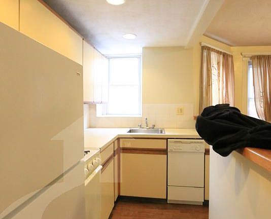 4th image of 8 Craigie Cir APT 6