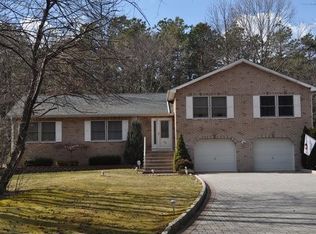 90 Maple St, Old Bridge, NJ 08857