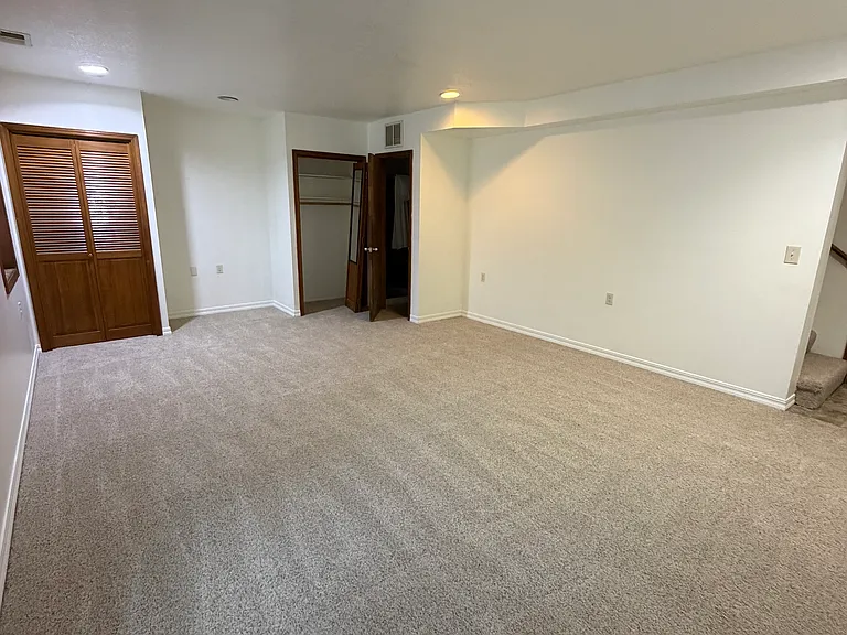 1st floor bedroom w/ private bathroom