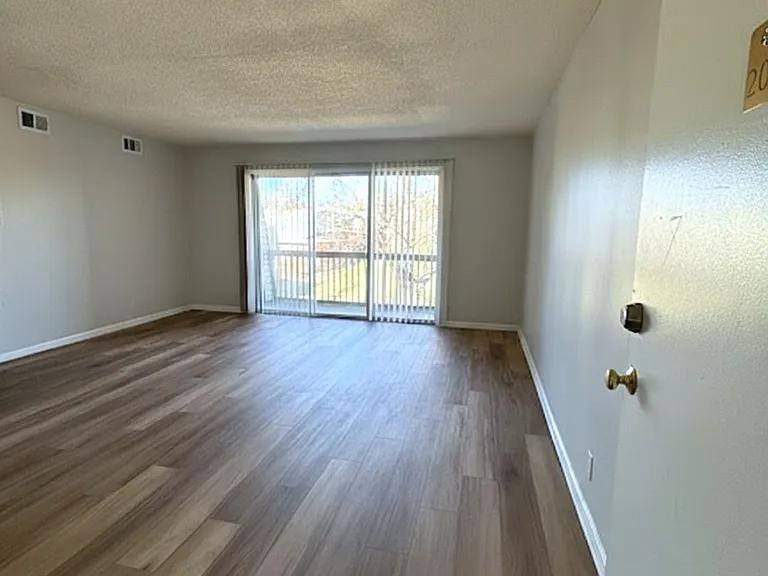 Heatherwood Apartments — Photo 4