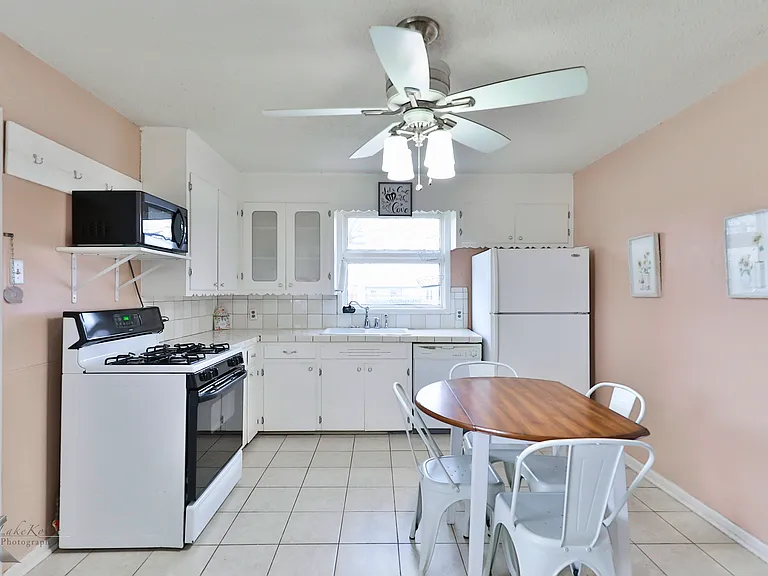2109 Collins Ave — Photo 6