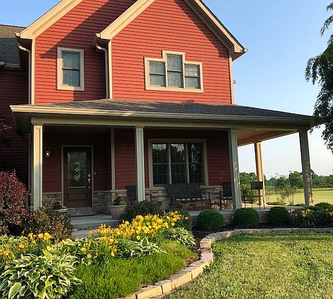 Amazing porch & landscaping
