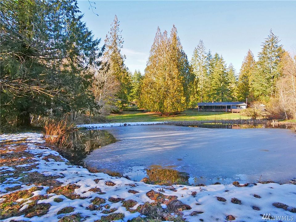 Such a stunning setting. Partly frozen at the moment, this pond is a sight to behold.