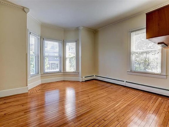 4th image of 368 Thayer St #2
