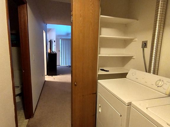 4th image of 1520 S Bluff Dr #3