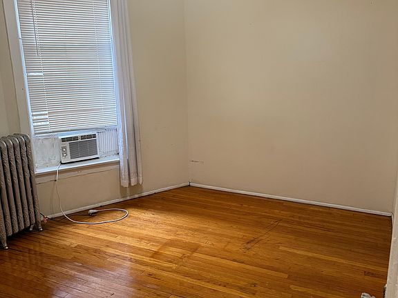 3rd image of 753 W Bittersweet Pl #1