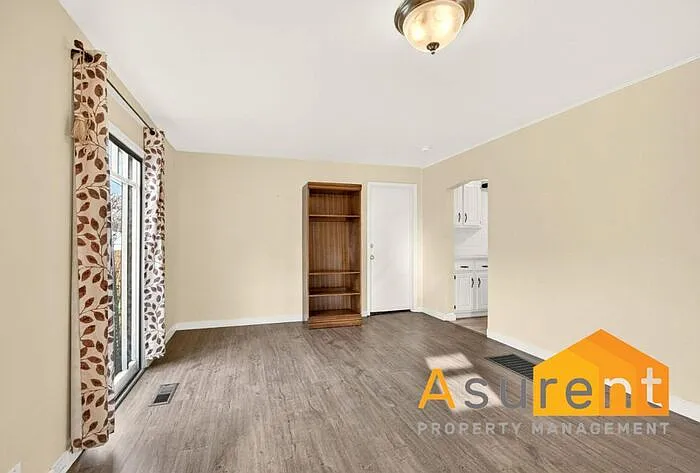 270 Morton St — Photo 4