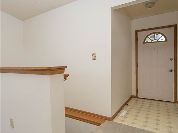3rd image of 2933 Bluffside Dr