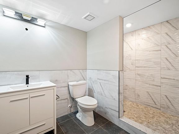 3rd image of 2202 N Marshall St #1