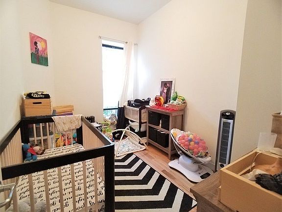 4th image of 825 Putnam Ave #2B