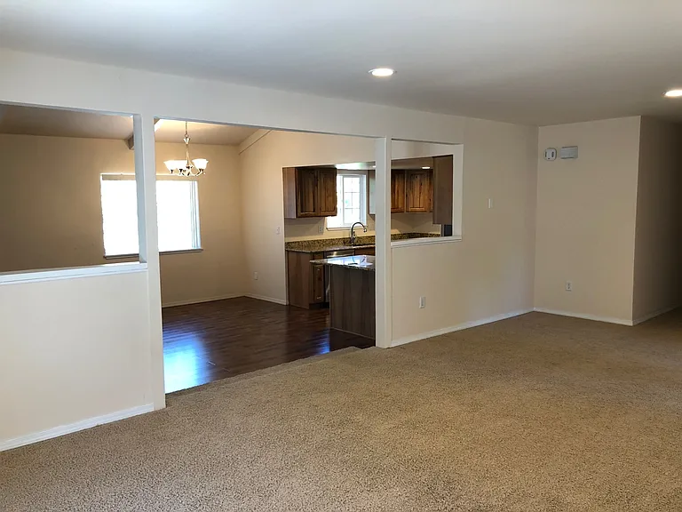 194 Peach St — Photo 6