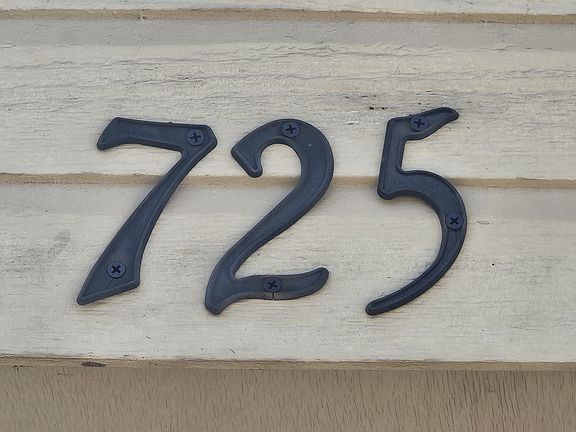 2nd image of 725 S Locust St #725