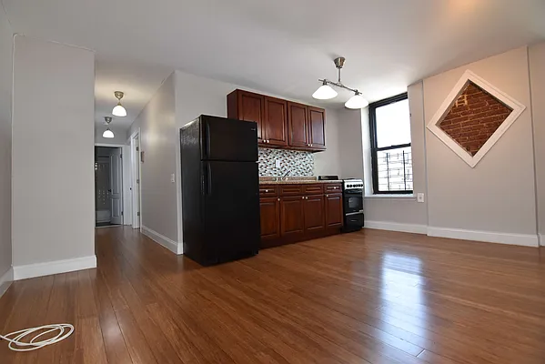 Rented by Zuz Realty | media 41