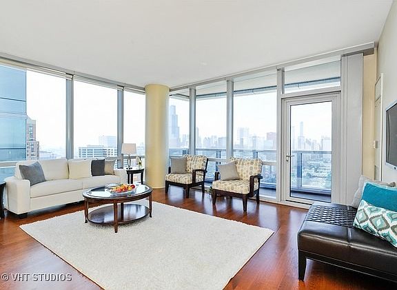 4th image of 1211 S Prairie Ave APT 3806