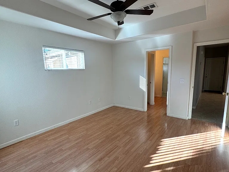 1318 Robinson Ln — Photo 13