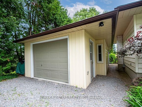 3rd image of 690 Post Rd