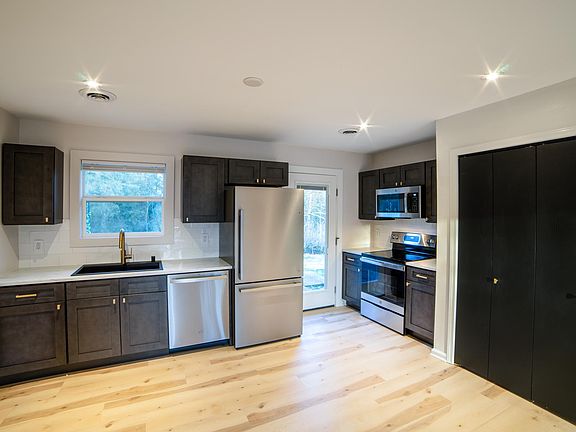 4th image of 638 Kirtley Way #B