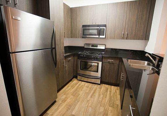 2nd image of 435 S Detroit St APT 406