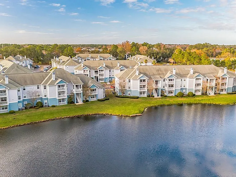 Landings at Lake Gray — Photo 1