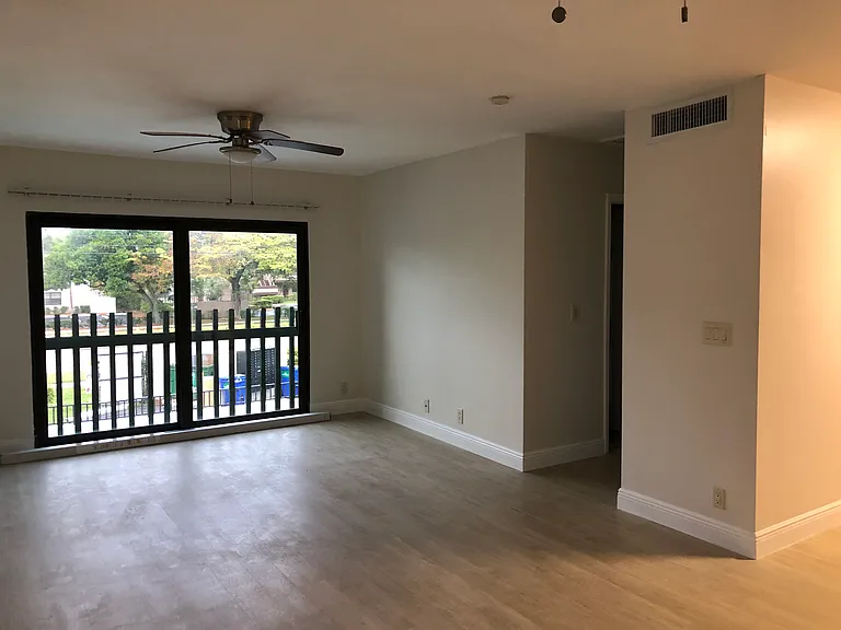10604 Royal Palm Blvd #604 — Photo 2