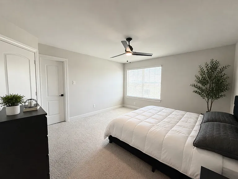 1205 Ginsburg Ln — Photo 12