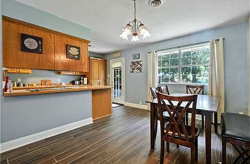 4th image of 6313 Chaucer Dr