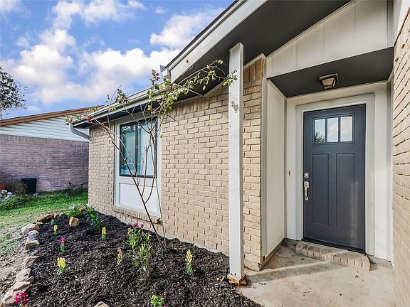 4th image of 4910 Meadow Place Dr