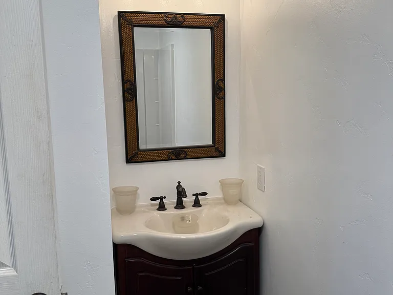 109 1/2 E Main St #6 — Photo 4