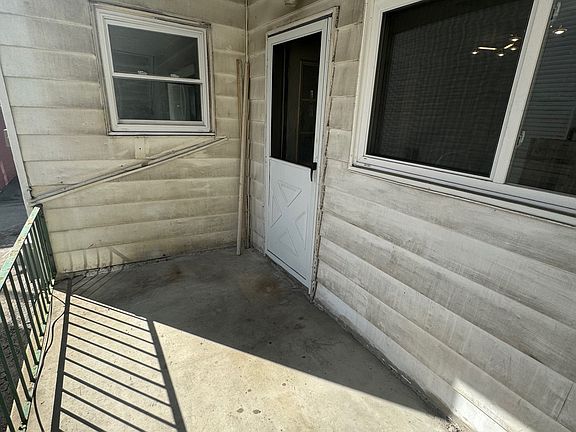 3rd image of 910 Penn St
