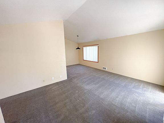 4th image of 5440-5442 N Hills Dr #5446