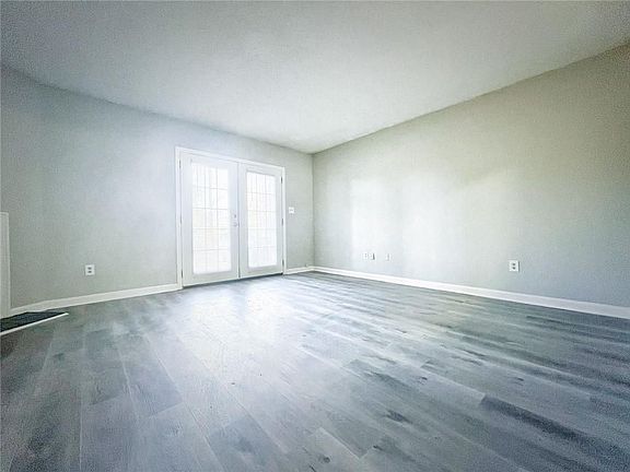 4th image of 1550 Oakpointe Dr #B