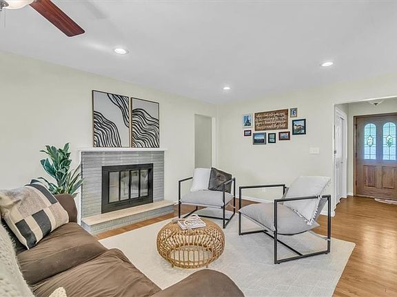 3rd image of 1103 W 88th Ter