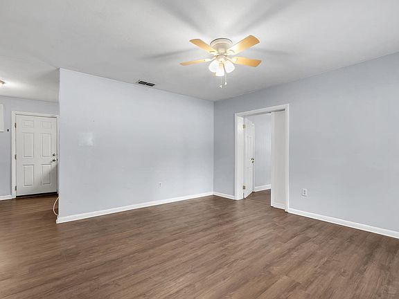 3rd image of 1919 Karen Ln