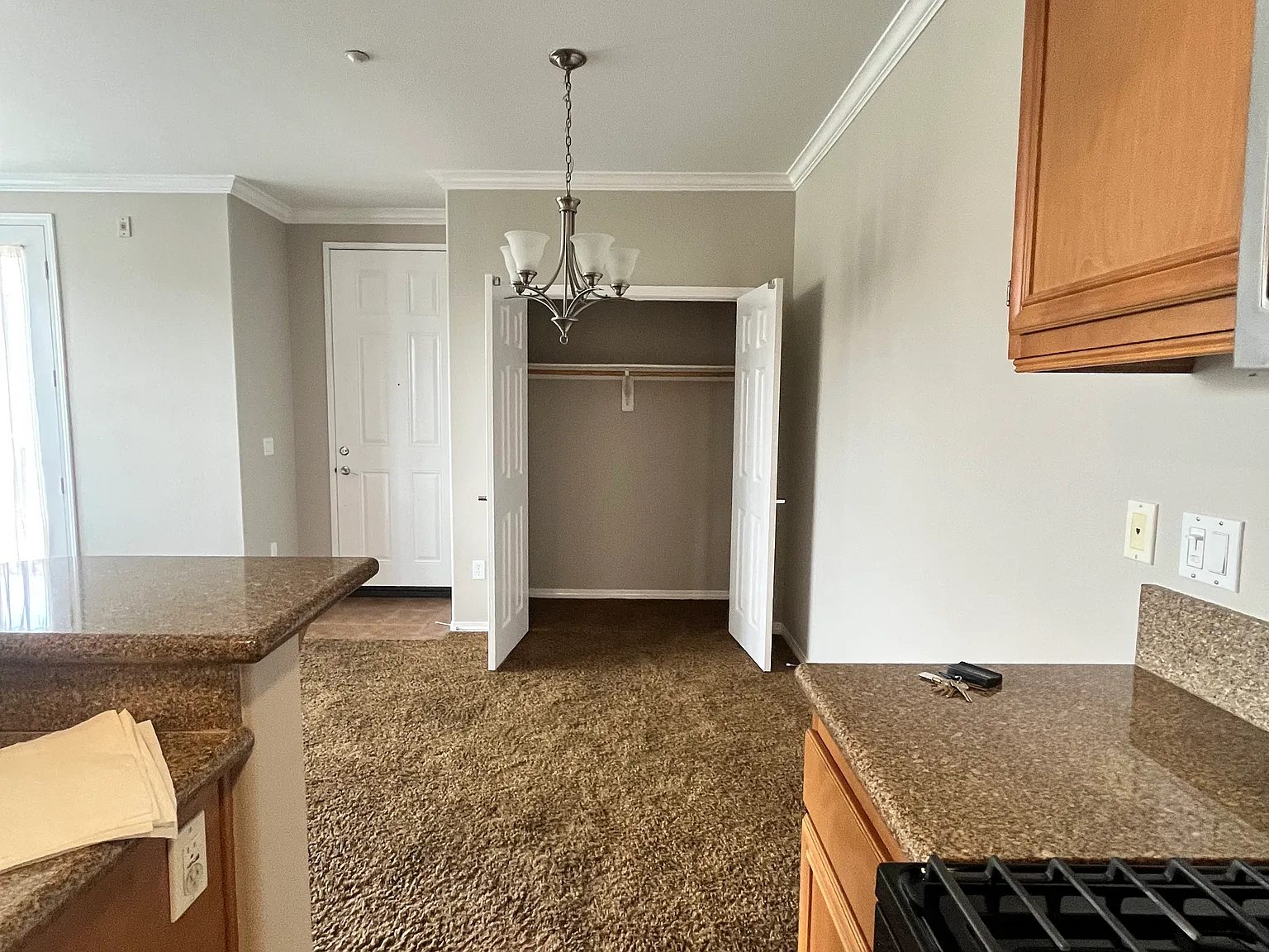 2 bed, 900 sqft, $2,700 — Photo 2