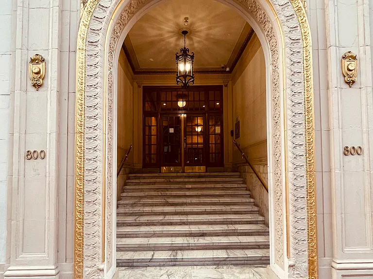800 Bush Street Entrance