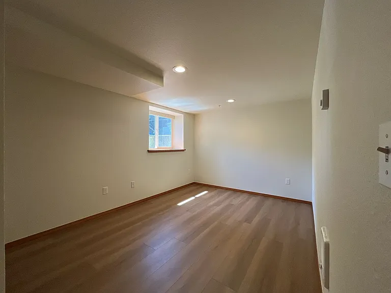 PLF076 — Photo 11