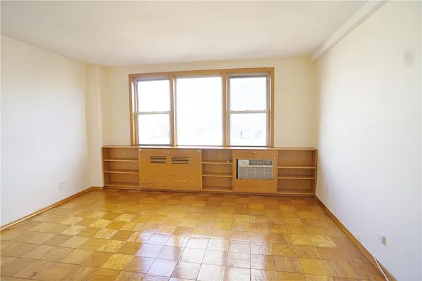 Sold by R New York | media 9