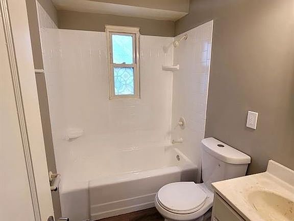 5th image of 2501 NE 53rd St