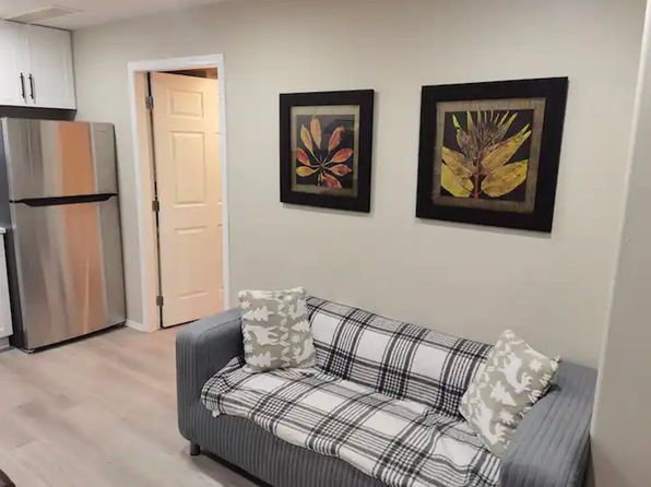 2 bedroom rental in Surrey — photo 8