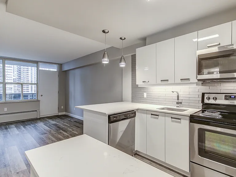 88 Erskine Ave — Photo 27