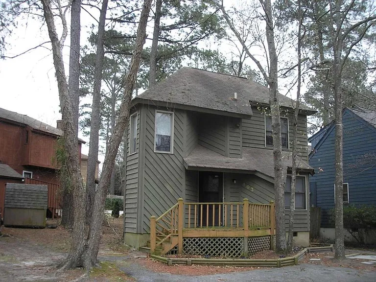 103 Walnut Creek Ct — Photo 1