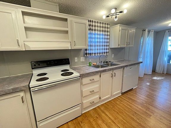 Stove, dishwasher, fridge/freezer