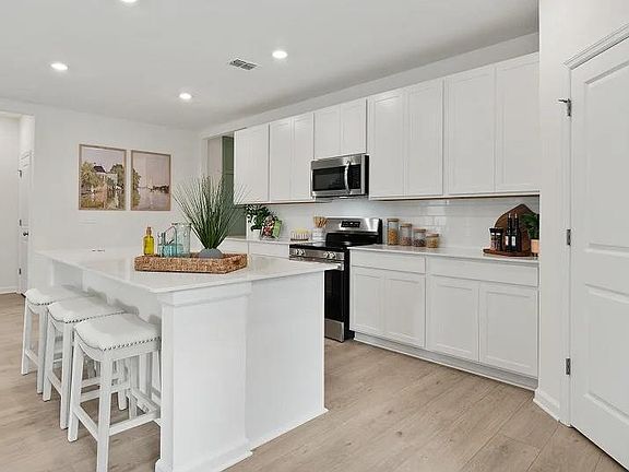 3rd image of 5075 Loggia Ln #A