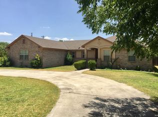 121 Greenbriar Ln, Uvalde, TX 78801