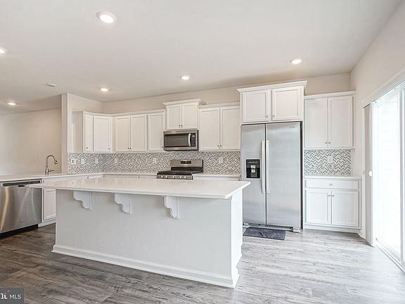 5th image of 4 Venice Ln