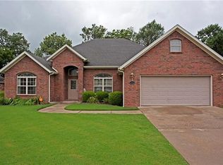 813 Maple St, Centerton, AR 72719