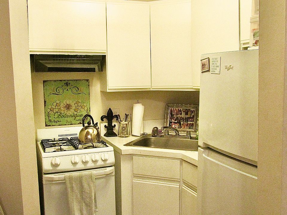 2nd image of 126 E 83rd St APT 1B